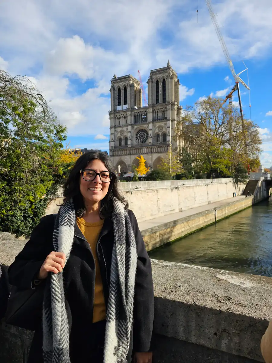Melissa-spending-a-beautiful-fall-day-exploring-the-area-around-Notre-Dame