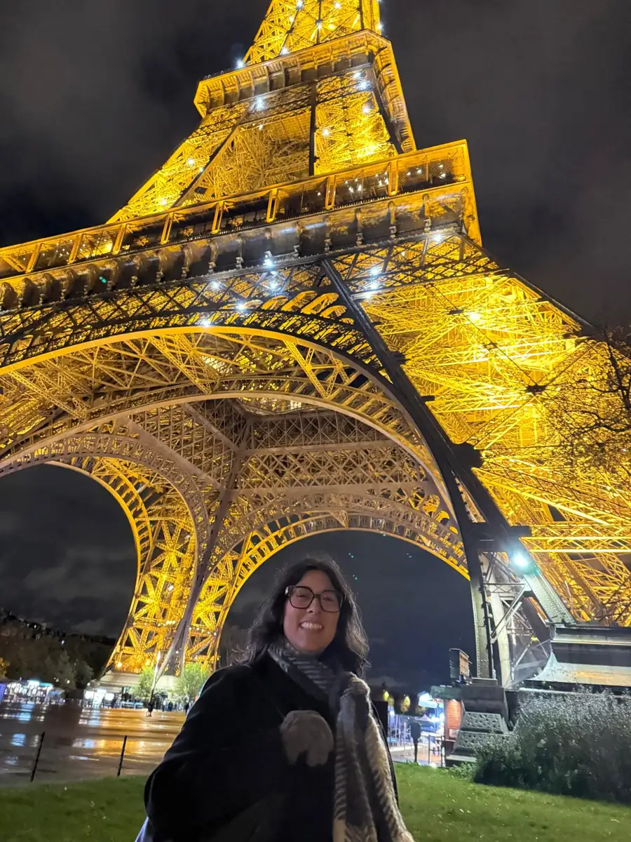 The-Eiffel-Tower-at-night